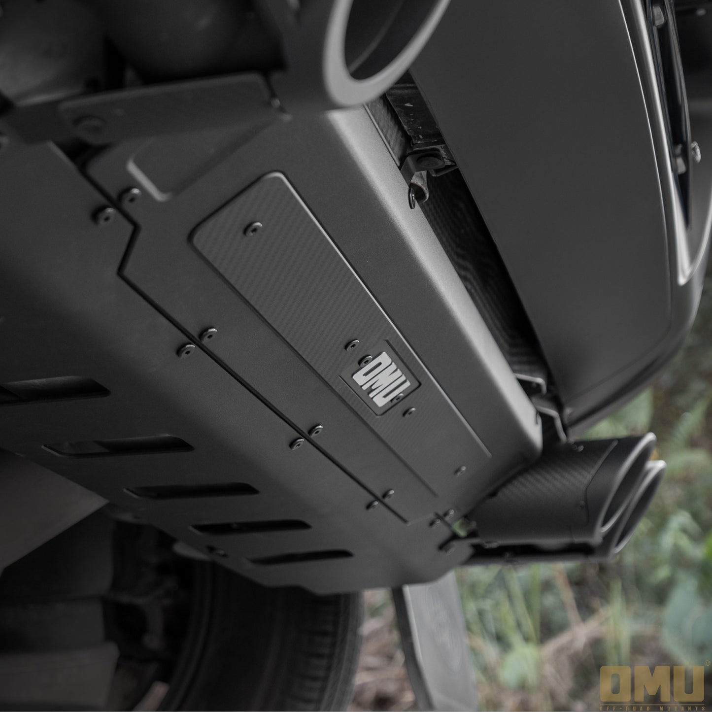 OMU Genesis Series Aluminum Exhaust Tailpipe Trim Kit for Land Rover Defender 110/130 with 3.0L Engine