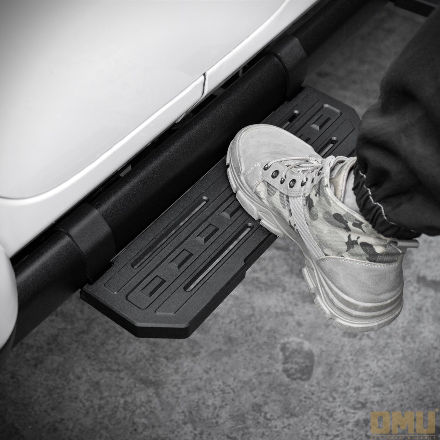 OMU Genesis Series Rock-rail Step For Jeep Wrangler JL