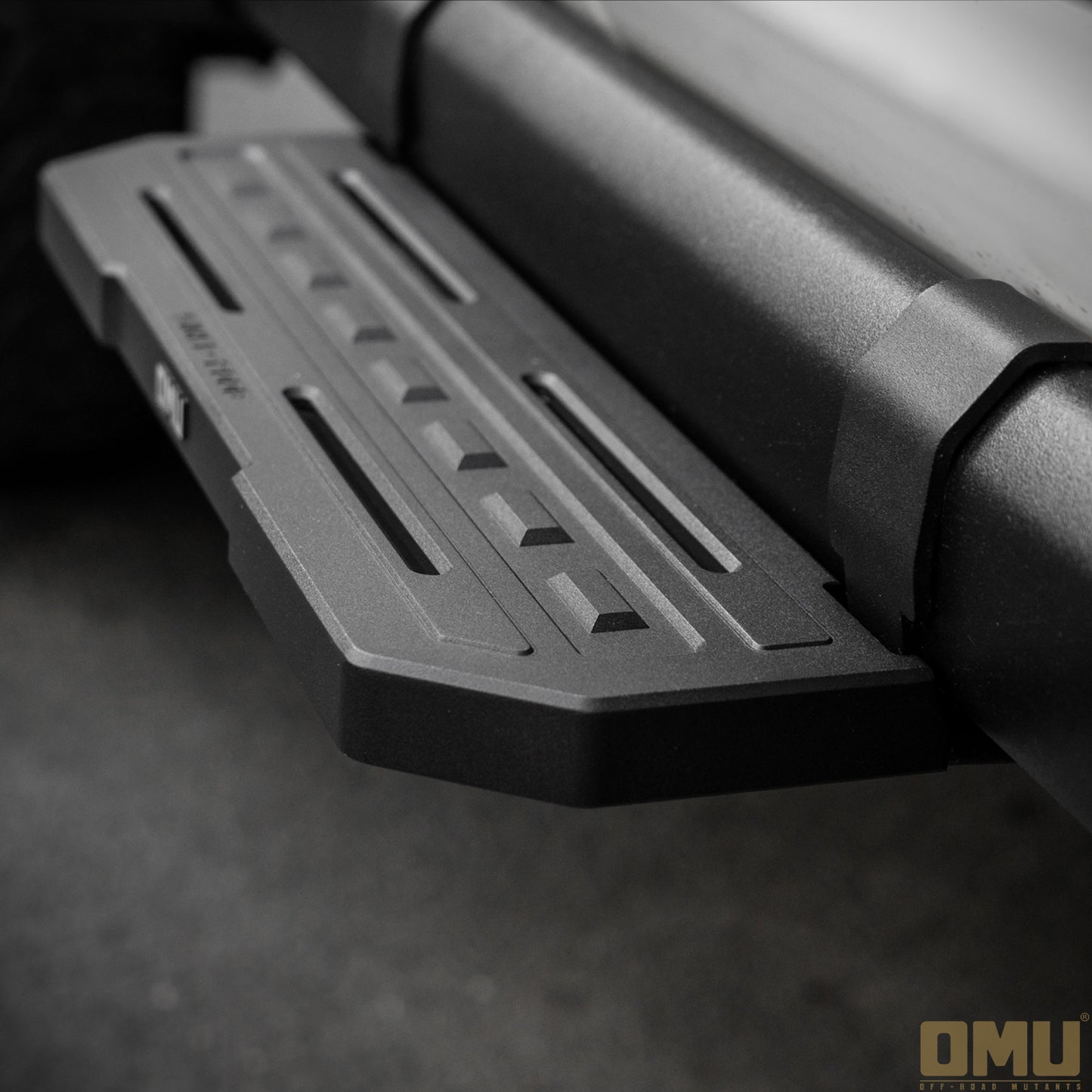 OMU Genesis Series Rock-rail Step For Jeep Wrangler JL